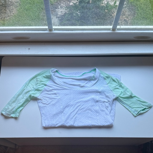 Lululemon Mint Green and White Tee - Picture 1 of 3